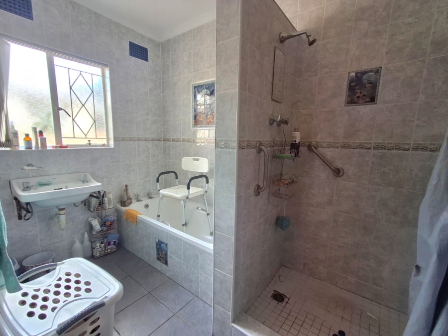 4 Bedroom Property for Sale in Summerpride Eastern Cape